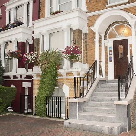 Lampton Guest House Гаунслоу Екстер'єр фото