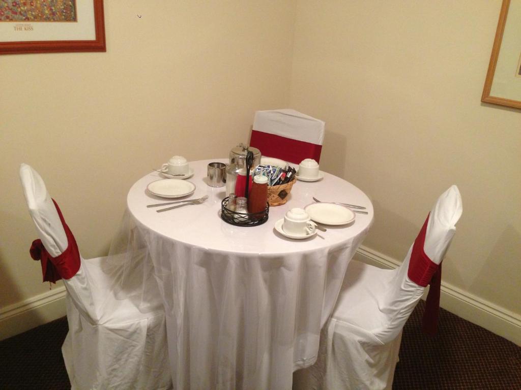 Lampton Guest House Гаунслоу Екстер'єр фото