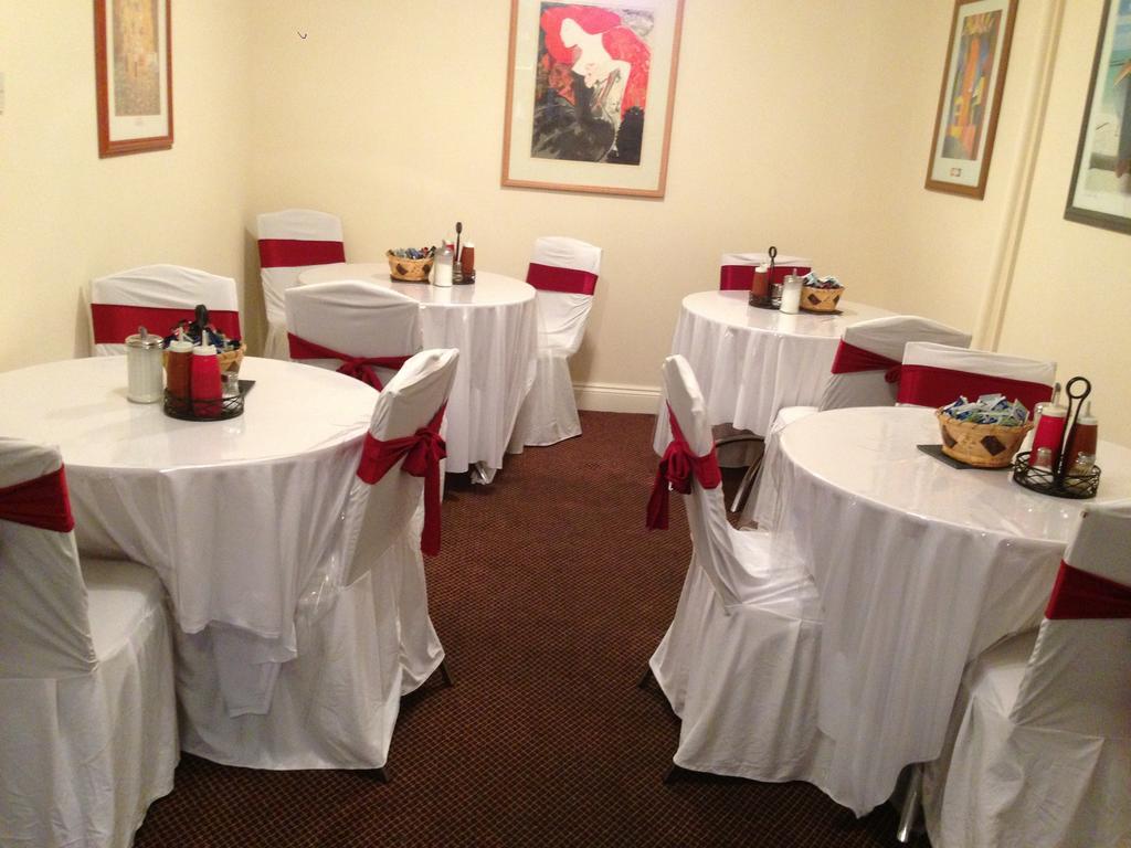 Lampton Guest House Гаунслоу Екстер'єр фото