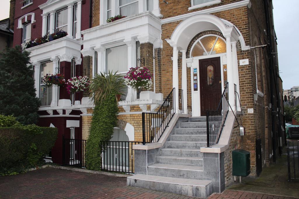 Lampton Guest House Гаунслоу Екстер'єр фото