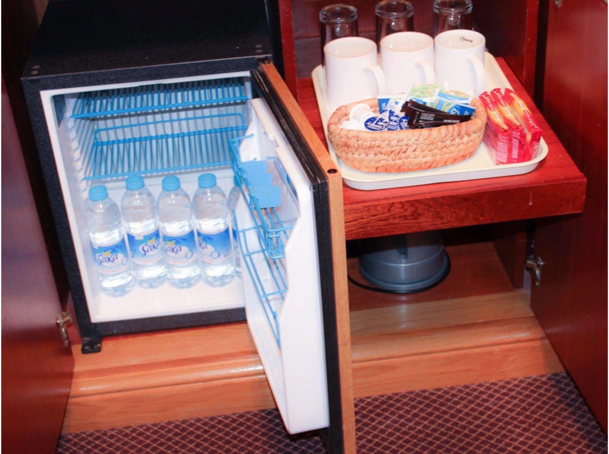 Lampton Guest House Гаунслоу Екстер'єр фото