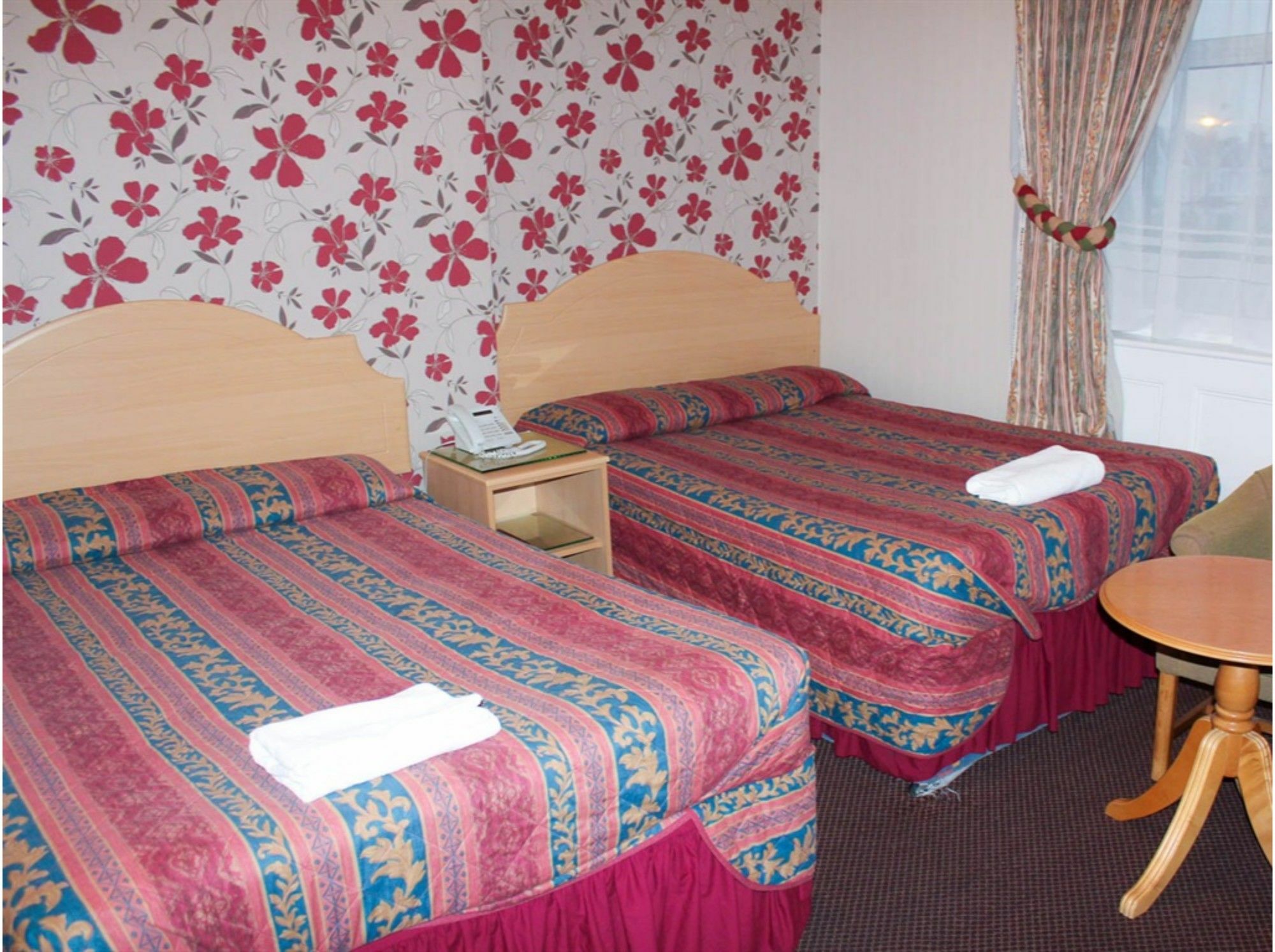 Lampton Guest House Гаунслоу Екстер'єр фото