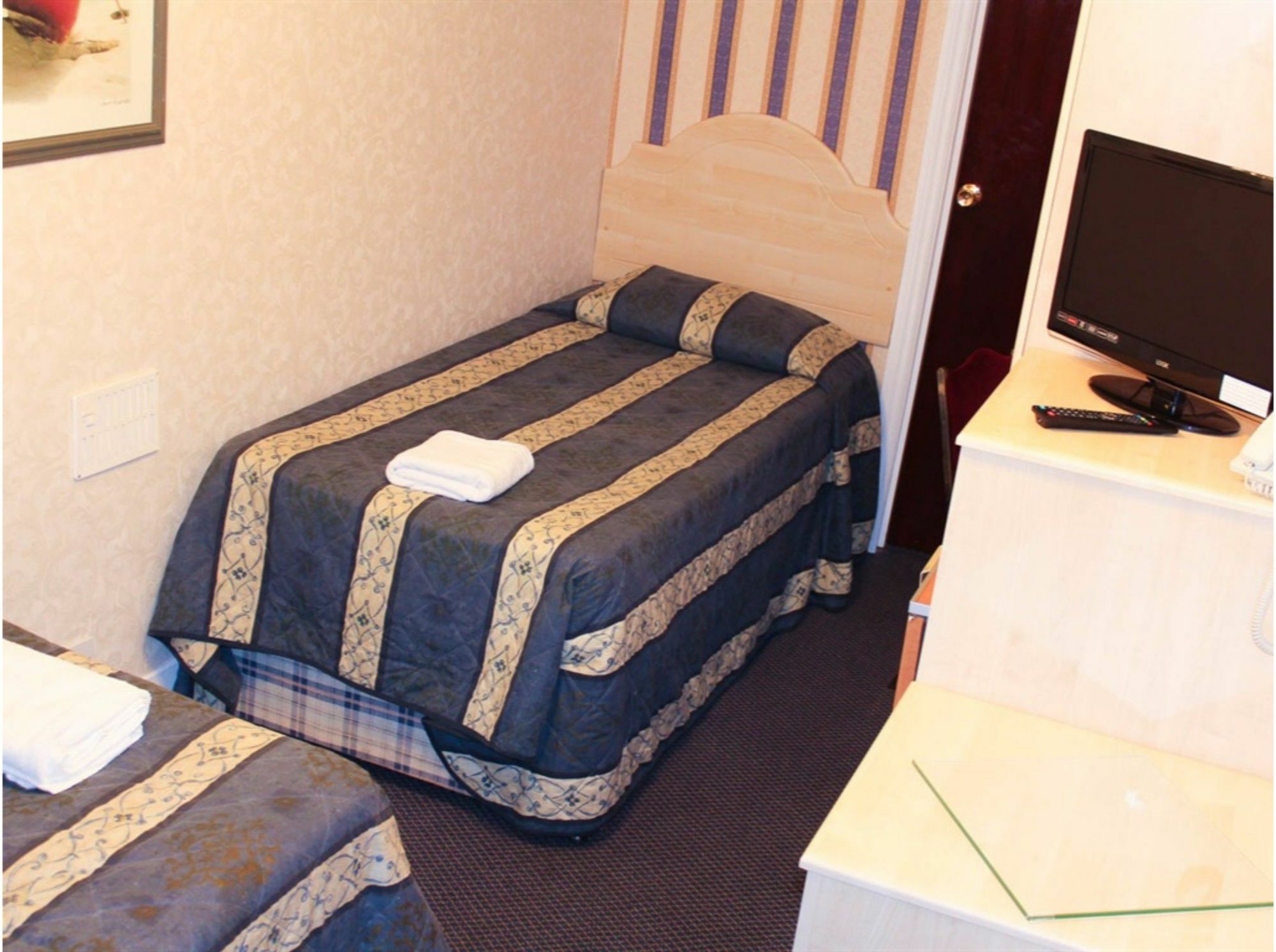 Lampton Guest House Гаунслоу Екстер'єр фото