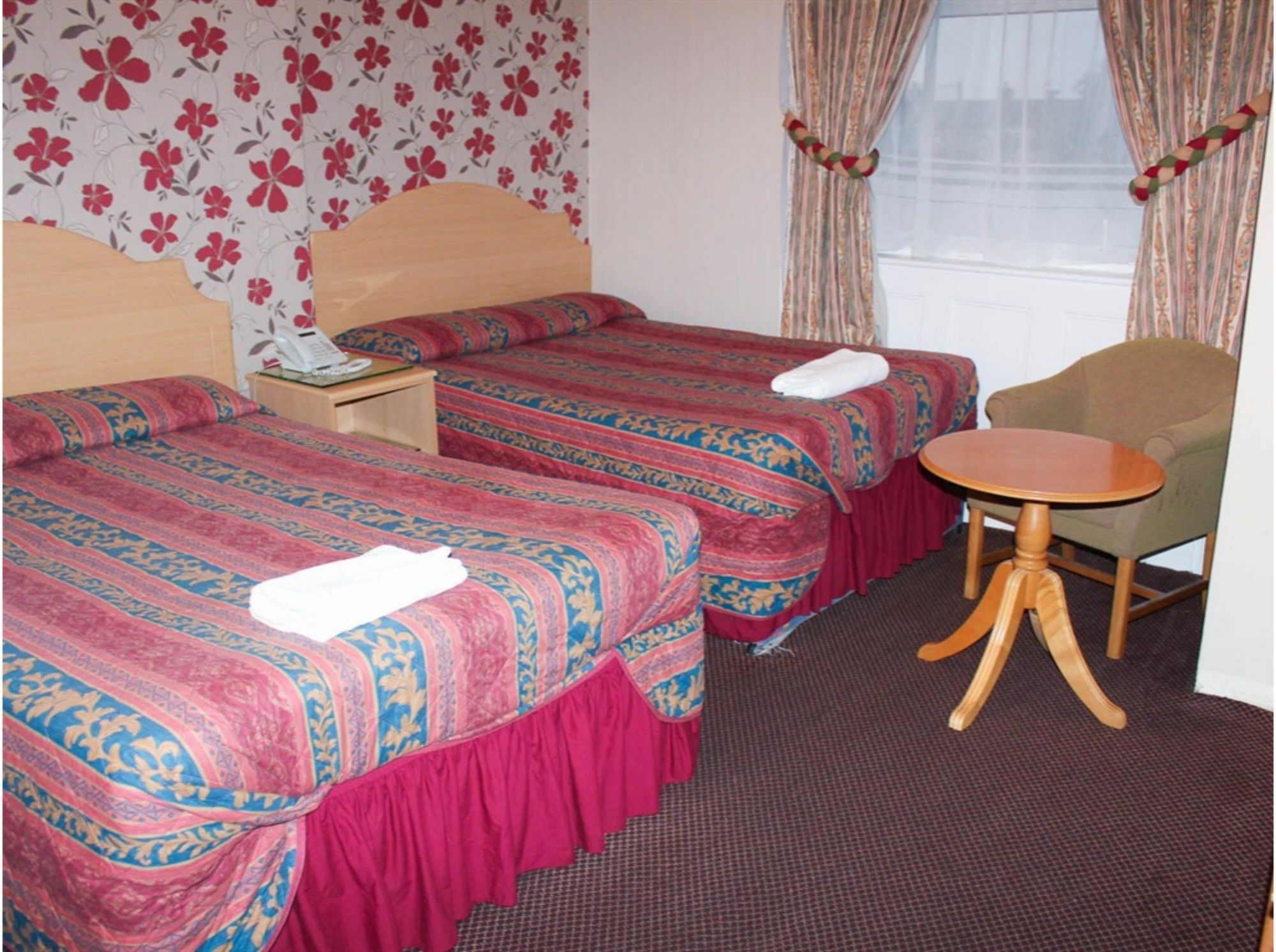 Lampton Guest House Гаунслоу Екстер'єр фото