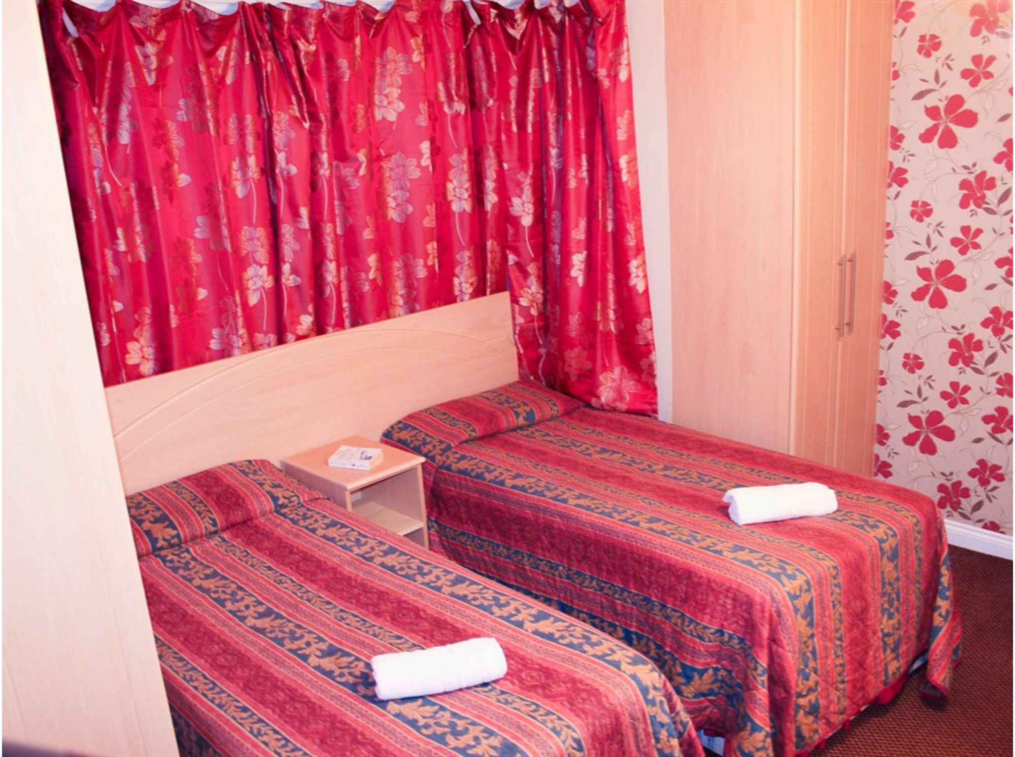 Lampton Guest House Гаунслоу Екстер'єр фото