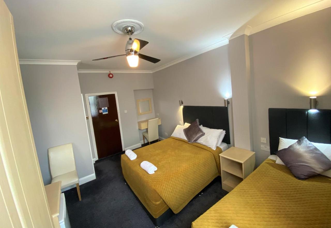Lampton Guest House Гаунслоу Екстер'єр фото