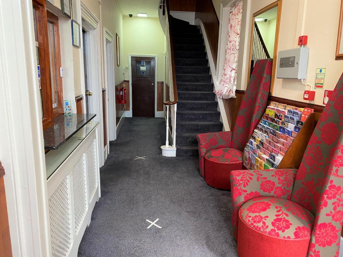 Lampton Guest House Гаунслоу Екстер'єр фото