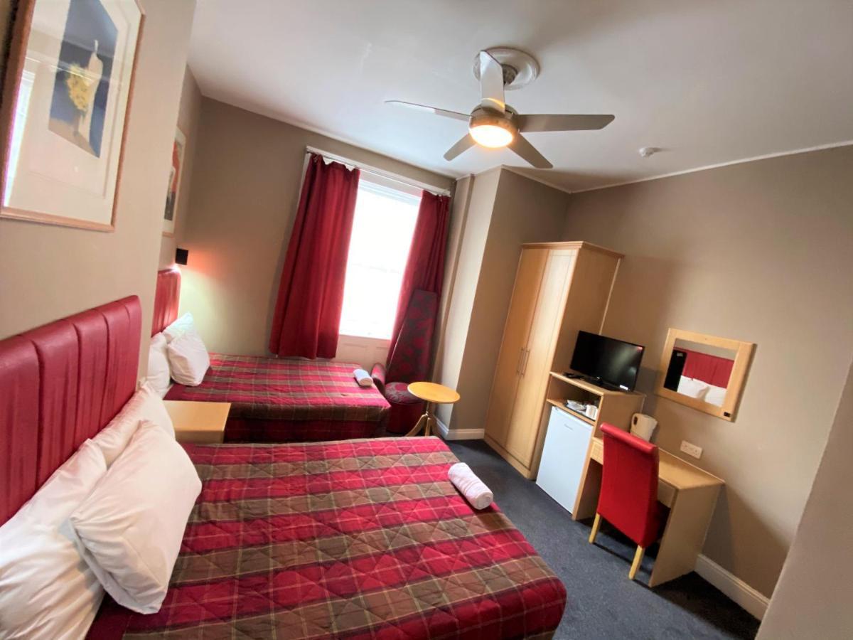 Lampton Guest House Гаунслоу Екстер'єр фото