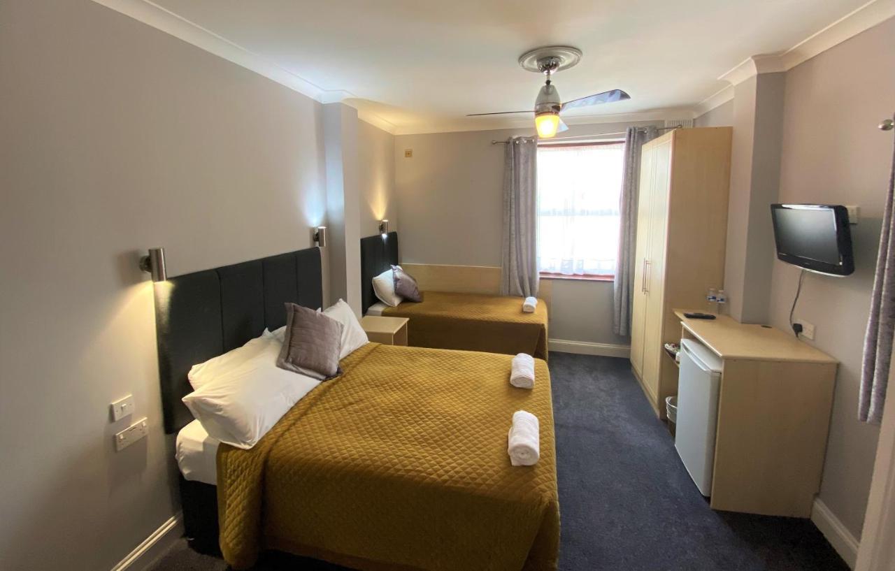 Lampton Guest House Гаунслоу Екстер'єр фото