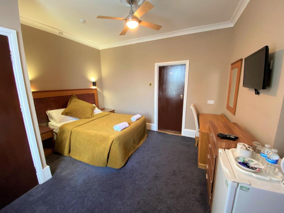 Lampton Guest House Гаунслоу Екстер'єр фото