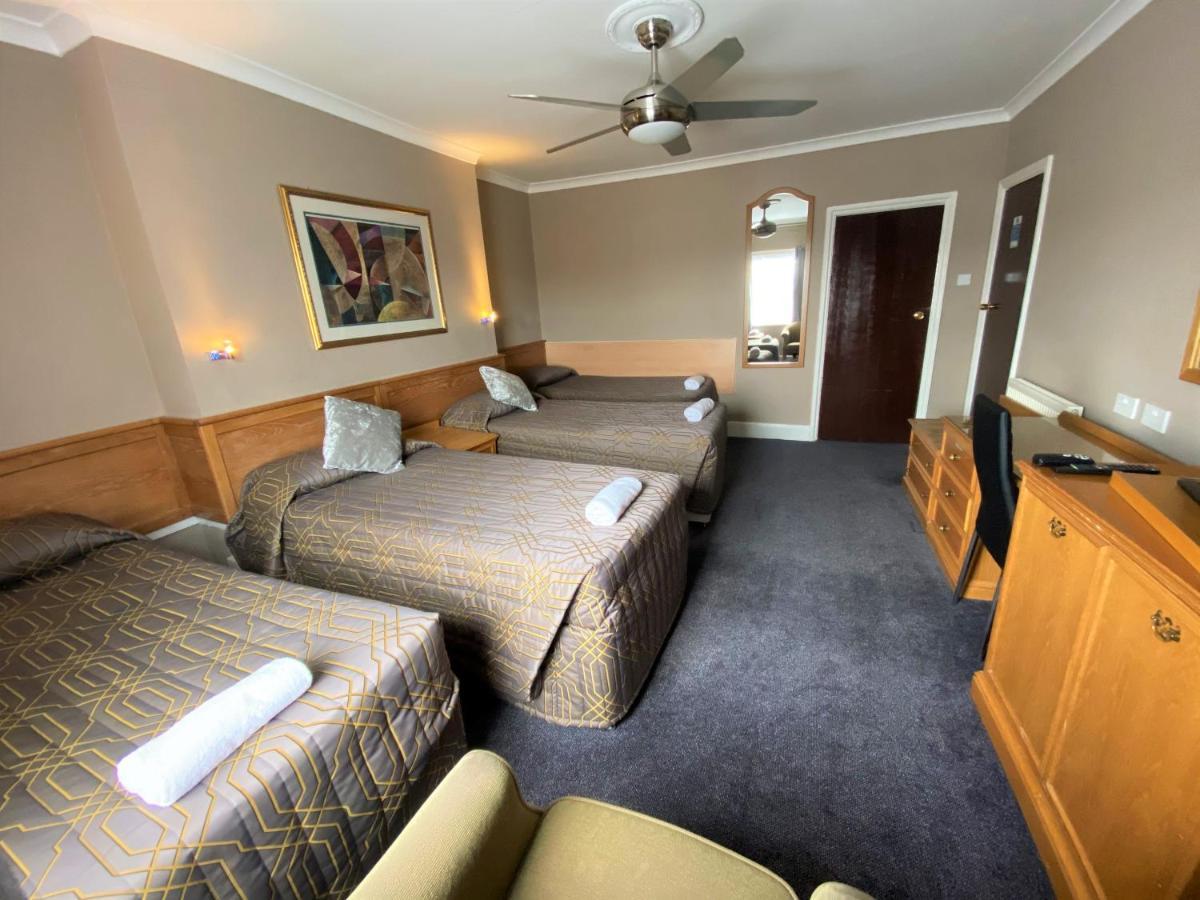Lampton Guest House Гаунслоу Екстер'єр фото